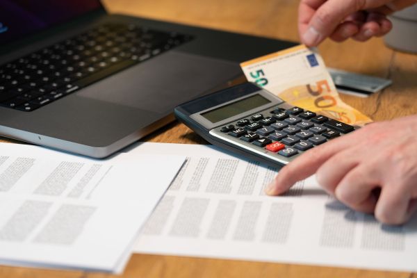 Les solutions : aides et allocations réservées aux contribuables non imposables.